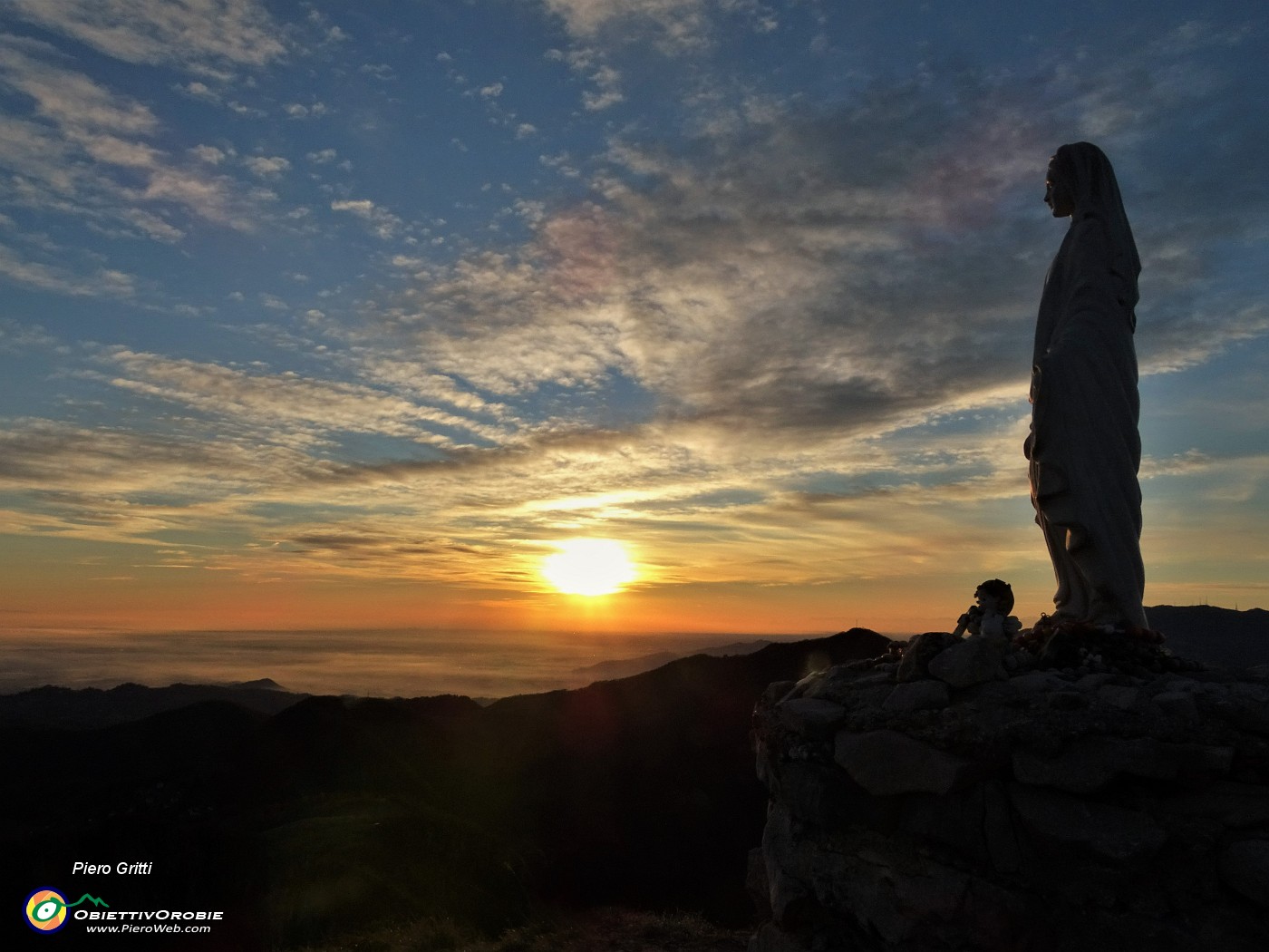 53 Luci del tramonto alla Madonnina del Costone (1195 m).JPG -                                